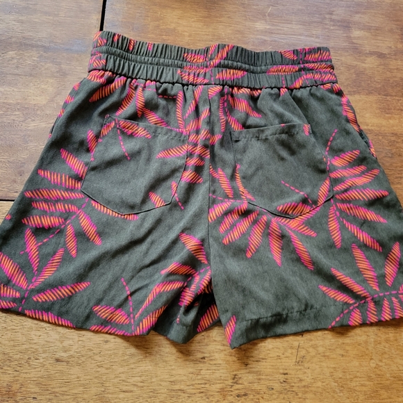 A NEW DAY floral shorts size medium - Picture 4 of 4